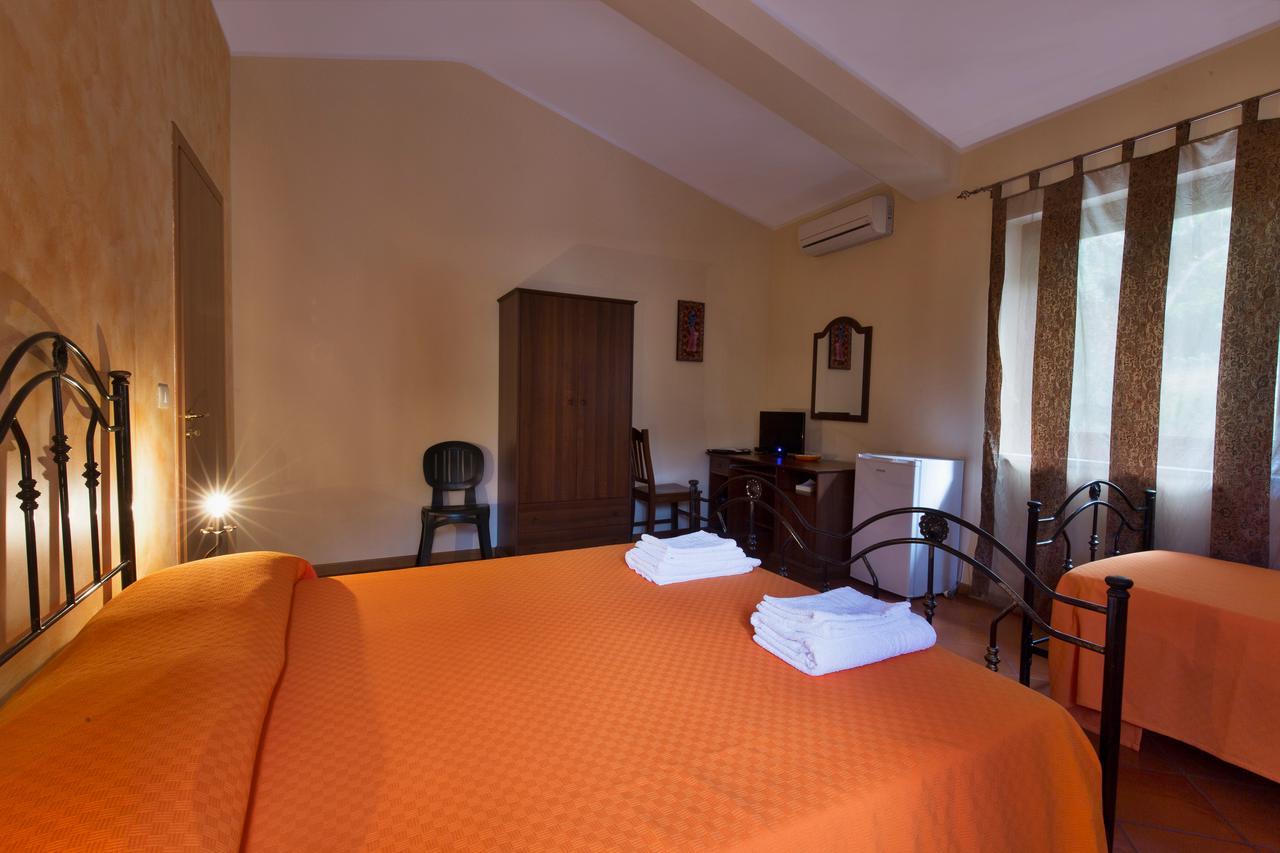 Turismo Rurale Il Sole Villa Sant'Angelo di Brolo Стая снимка